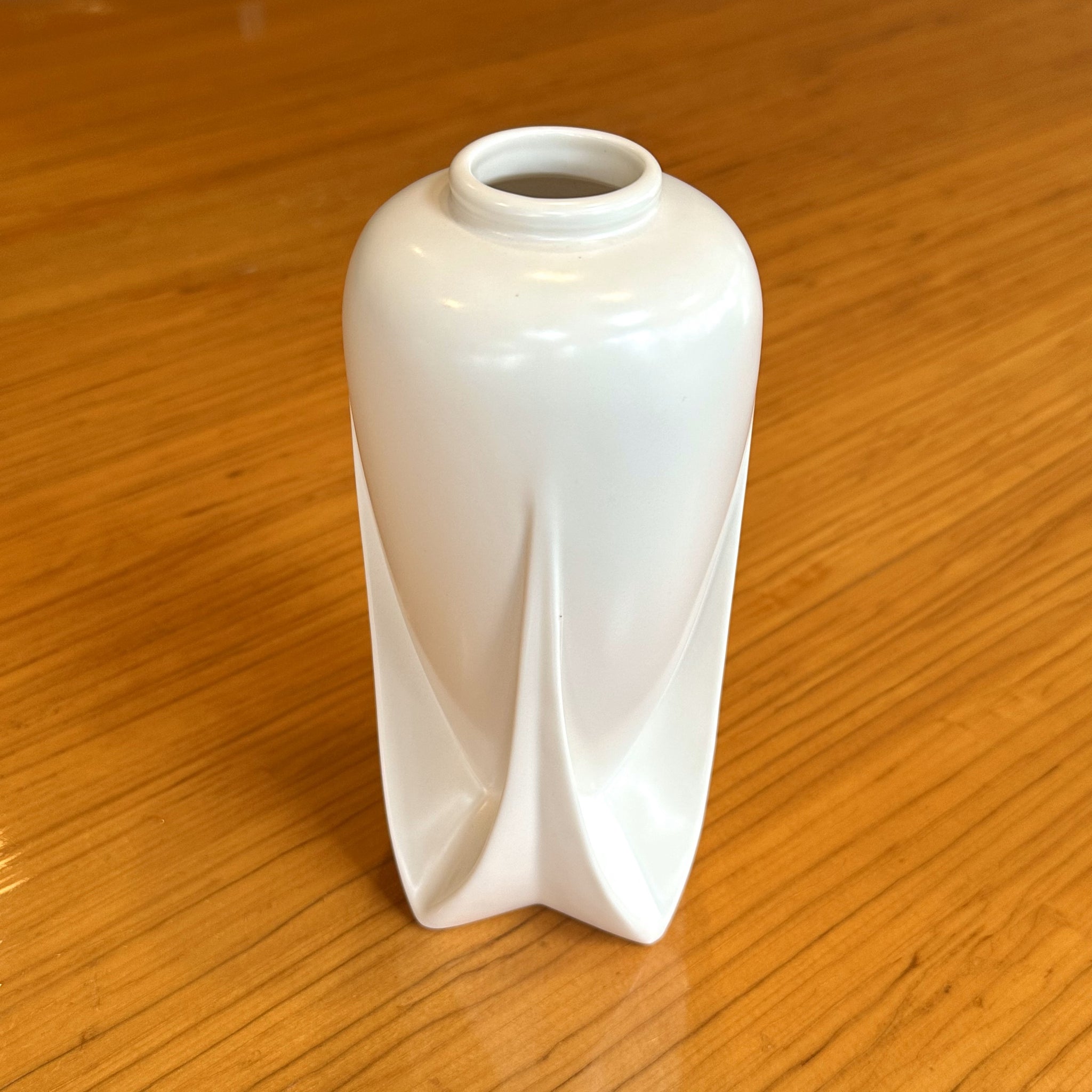 White Rocket Teco Vase